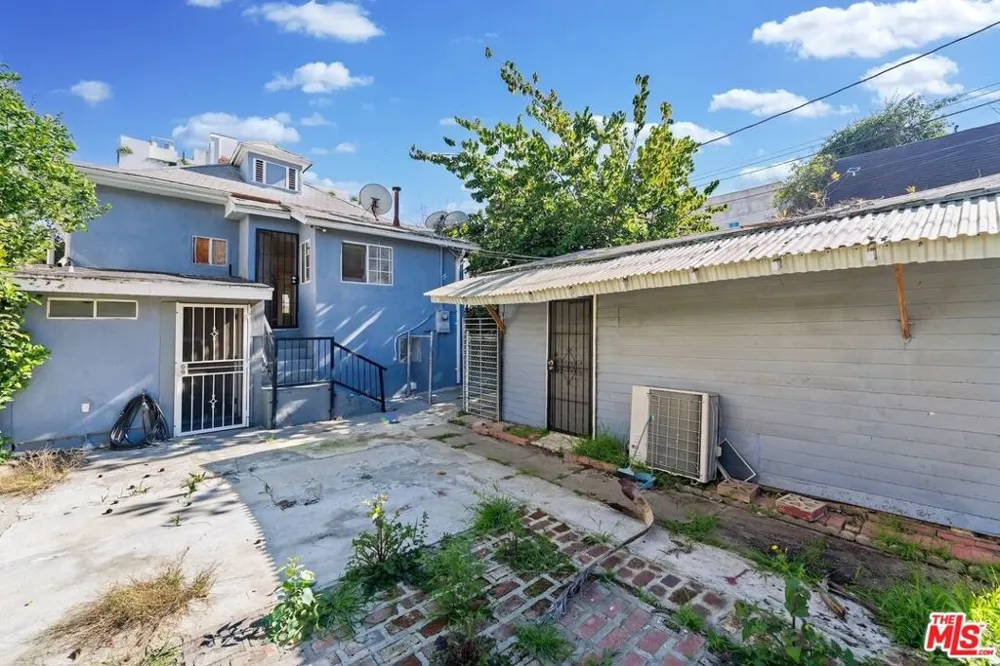 1121 S Serrano Avenue Los Angeles, CA 90006