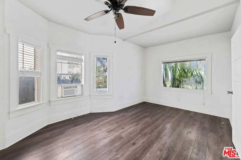 1121 S Serrano Avenue Los Angeles, CA 90006