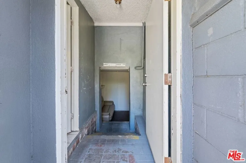 1121 S Serrano Avenue Los Angeles, CA 90006