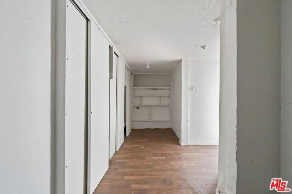 1121 S Serrano Avenue Los Angeles, CA 90006