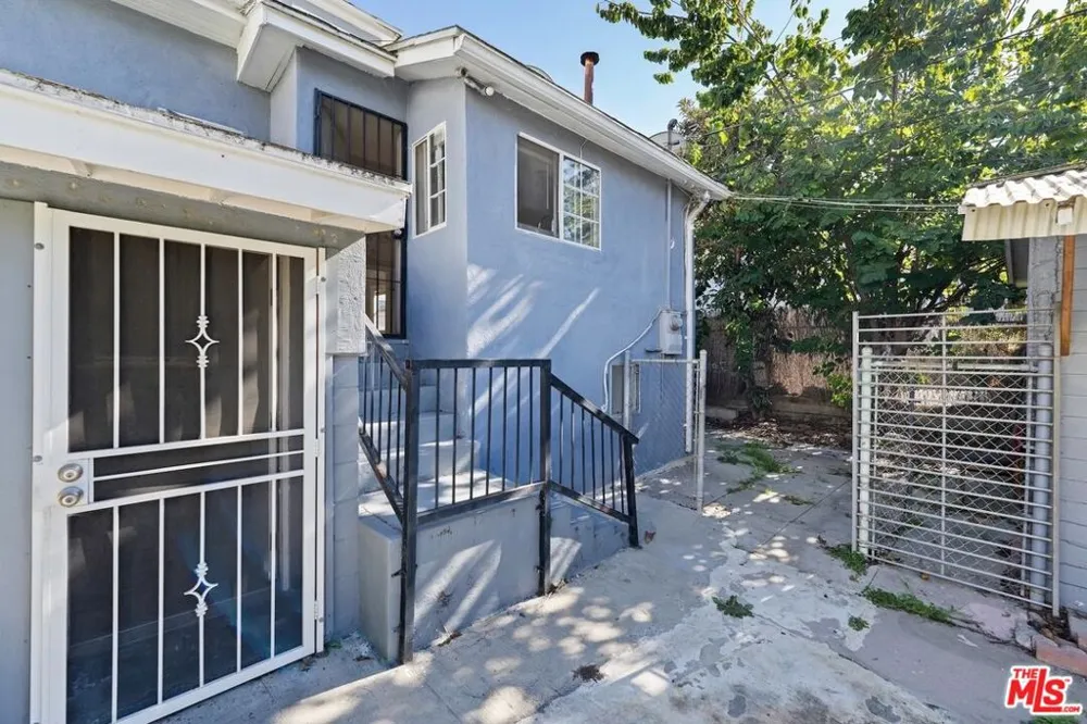 1121 S Serrano Avenue Los Angeles, CA 90006