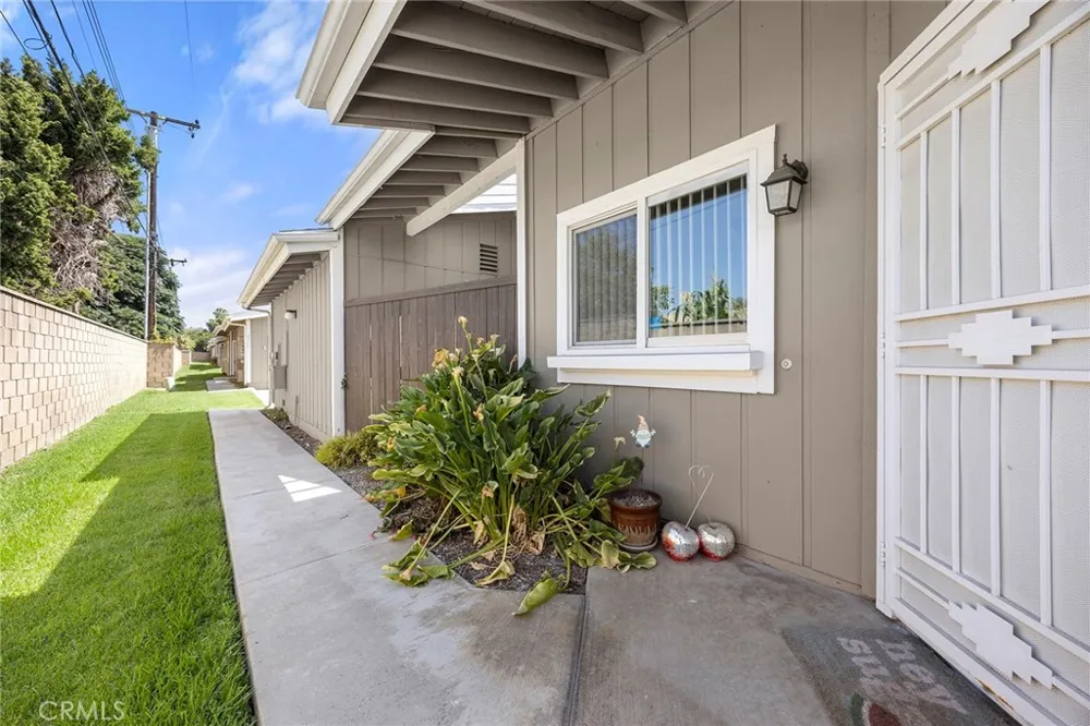 2369 S Reservoir Pomona, CA 91766
