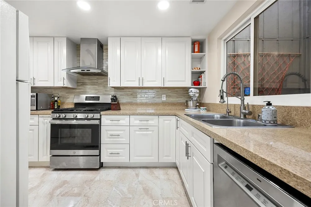 2369 S Reservoir Pomona, CA 91766