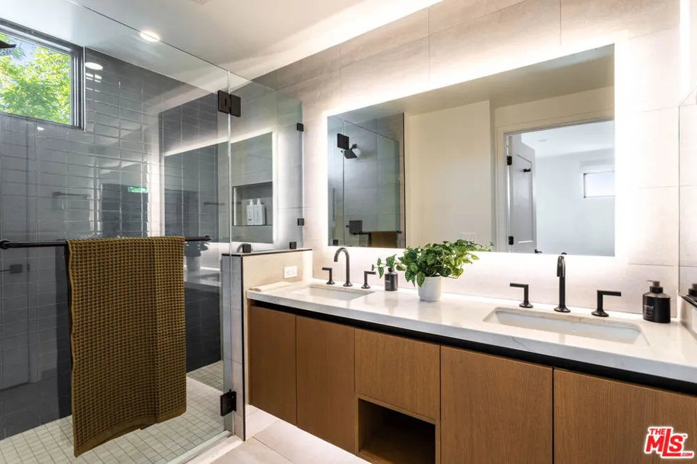 1333 S Orange Grove Avenue #207 Los Angeles, CA 90019