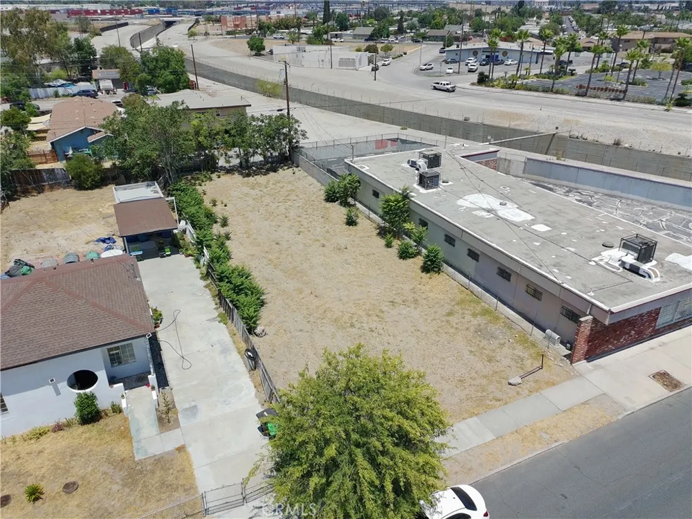 1371 La Cadena Colton, CA 92324