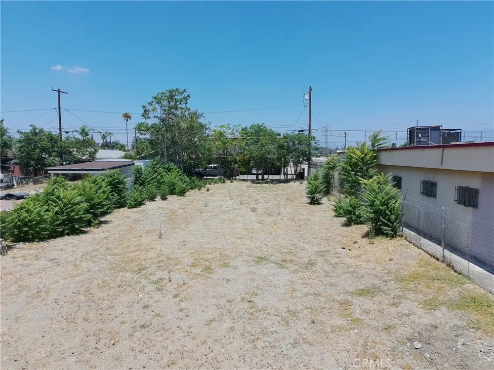 1371 La Cadena Colton, CA 92324