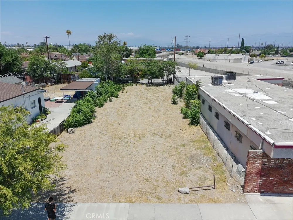 1371 La Cadena Colton, CA 92324