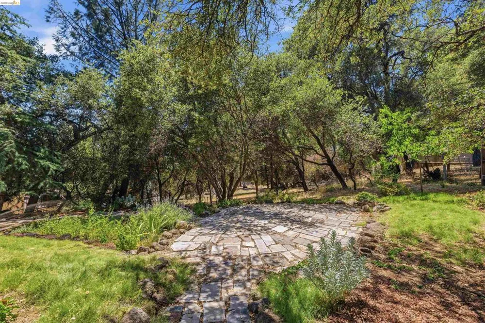 21478 Paseo De Los Portales Sonora, CA 95370