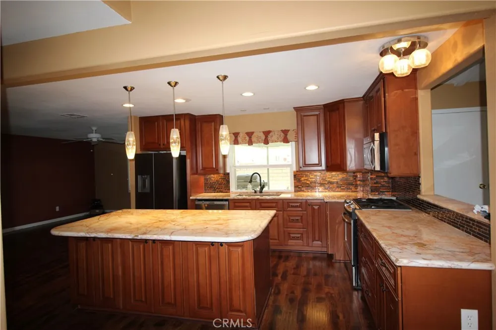 39105 Manzanita Drive Palm Desert, CA 92260