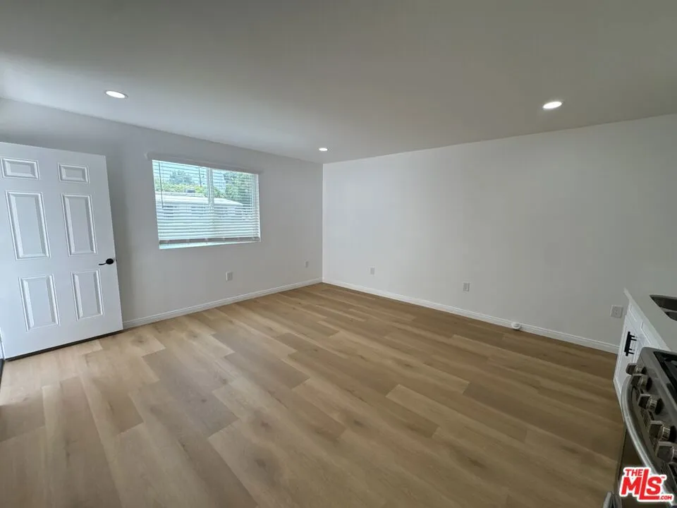 19459 Keswick Street Reseda, CA 91335