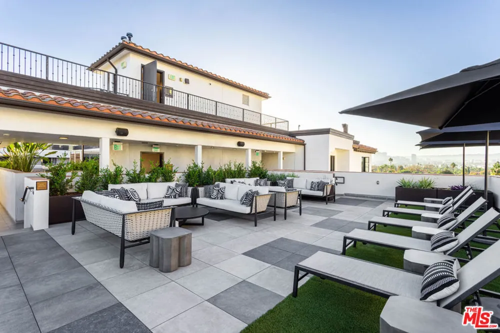 1333 S Orange Grove Avenue #PH504 Los Angeles, CA 90019