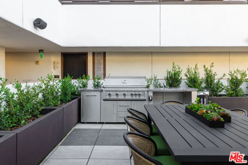 1333 S Orange Grove Avenue #PH504 Los Angeles, CA 90019