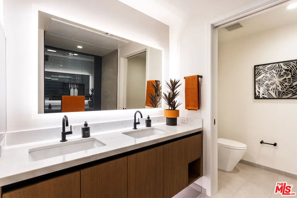 1333 S Orange Grove Avenue #PH504 Los Angeles, CA 90019