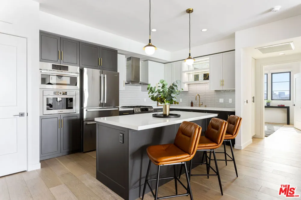1333 S Orange Grove Avenue #PH504 Los Angeles, CA 90019