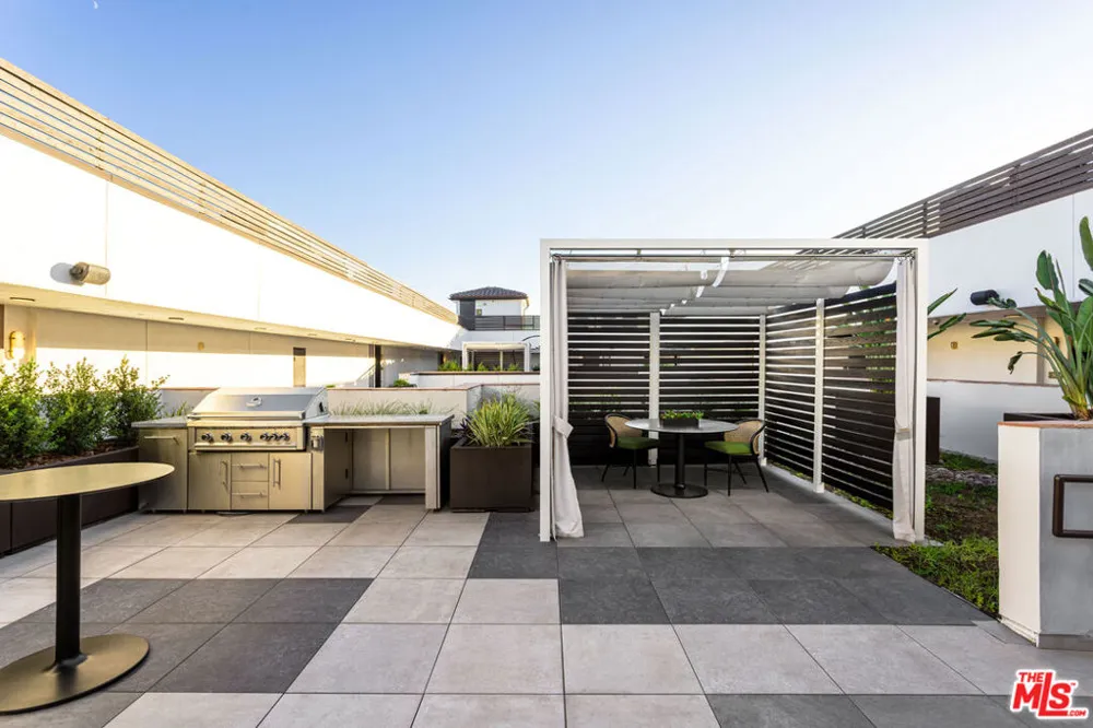 1333 S Orange Grove Avenue #PH504 Los Angeles, CA 90019
