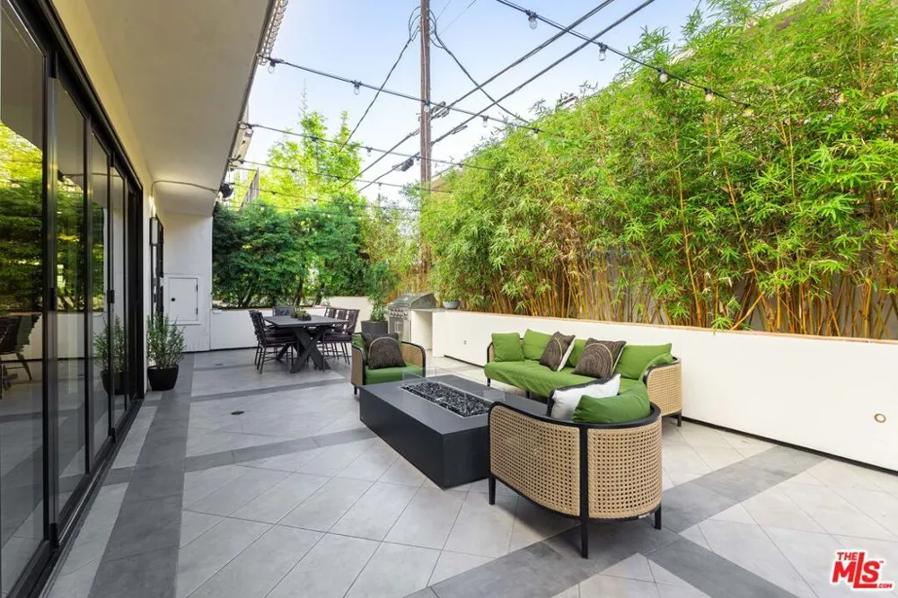 1333 S Orange Grove Avenue #PH504 Los Angeles, CA 90019