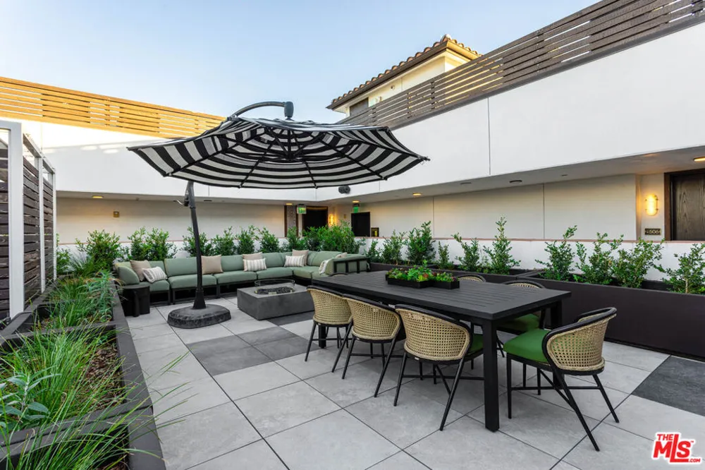 1333 S Orange Grove Avenue #PH504 Los Angeles, CA 90019