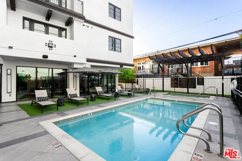 1333 S Orange Grove Avenue #PH504 Los Angeles, CA 90019