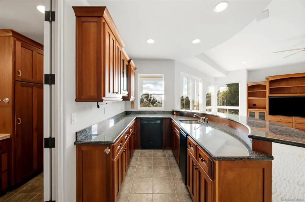 7149 Obelisco Cir Carlsbad, CA 92009