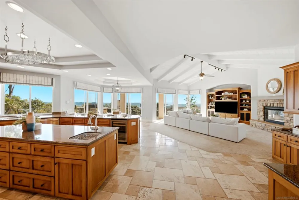 7149 Obelisco Cir Carlsbad, CA 92009
