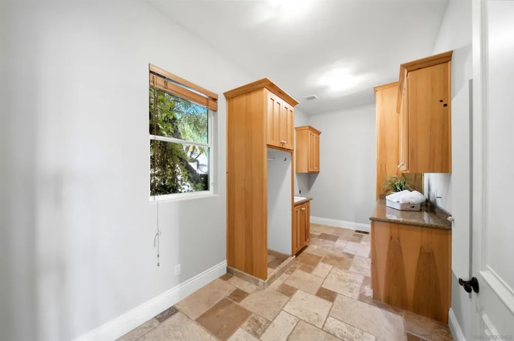 7149 Obelisco Cir Carlsbad, CA 92009