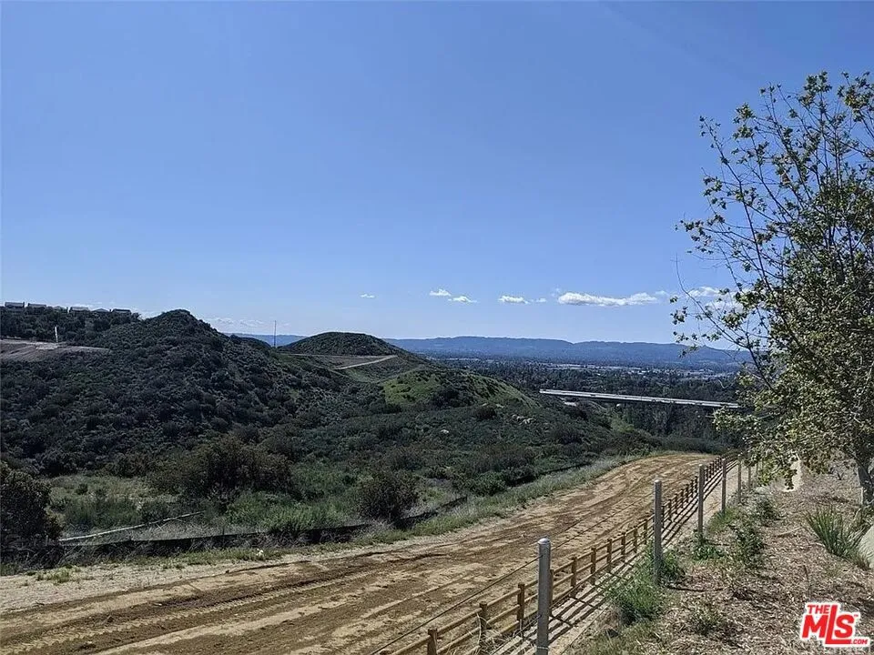 90 Coya Trl Chatsworth, CA 91311