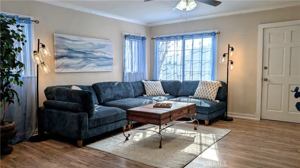 3854 Arlington Avenue Los Angeles, CA 90008