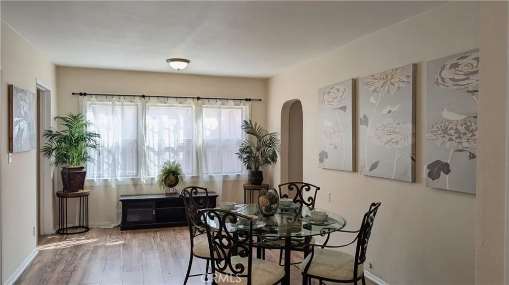 3854 Arlington Avenue Los Angeles, CA 90008