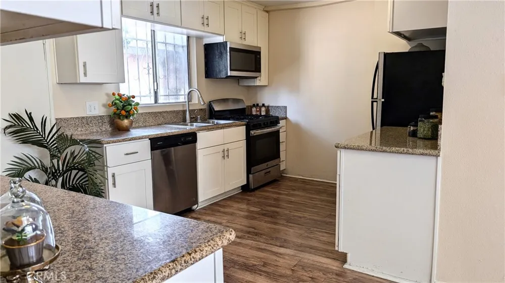 3854 Arlington Avenue Los Angeles, CA 90008
