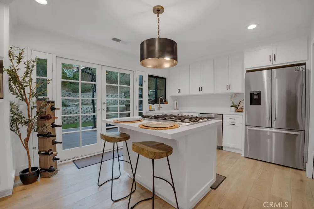 23680 Summit Calabasas, CA 91302