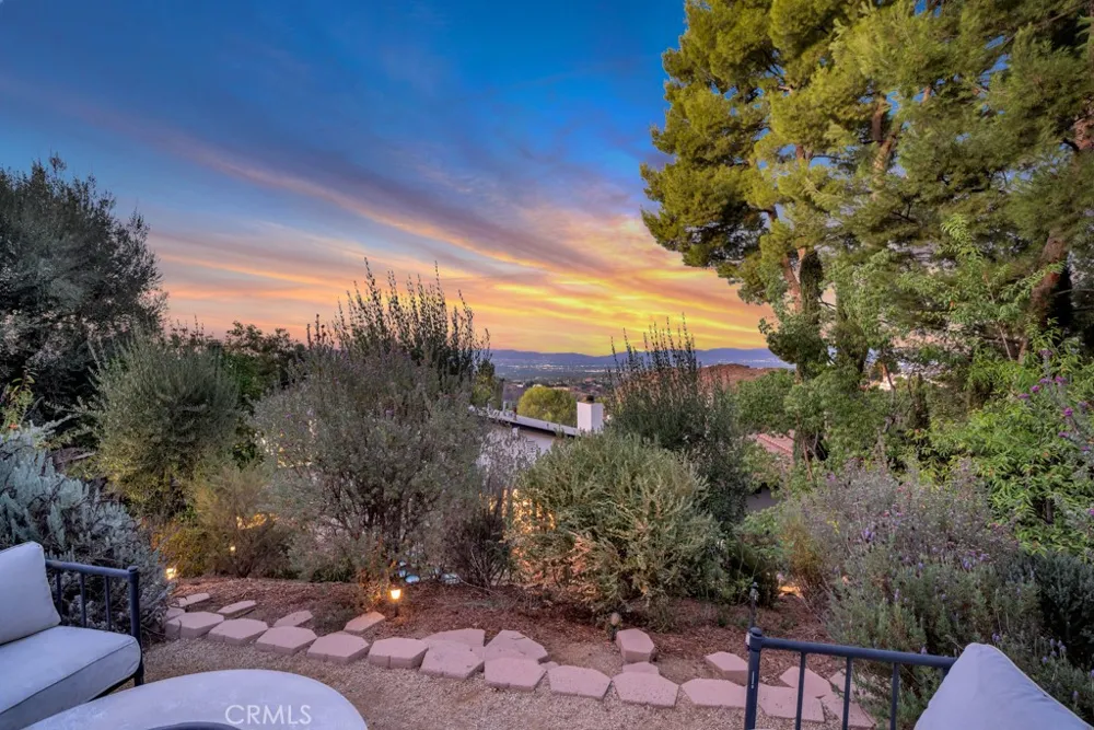 23680 Summit Calabasas, CA 91302