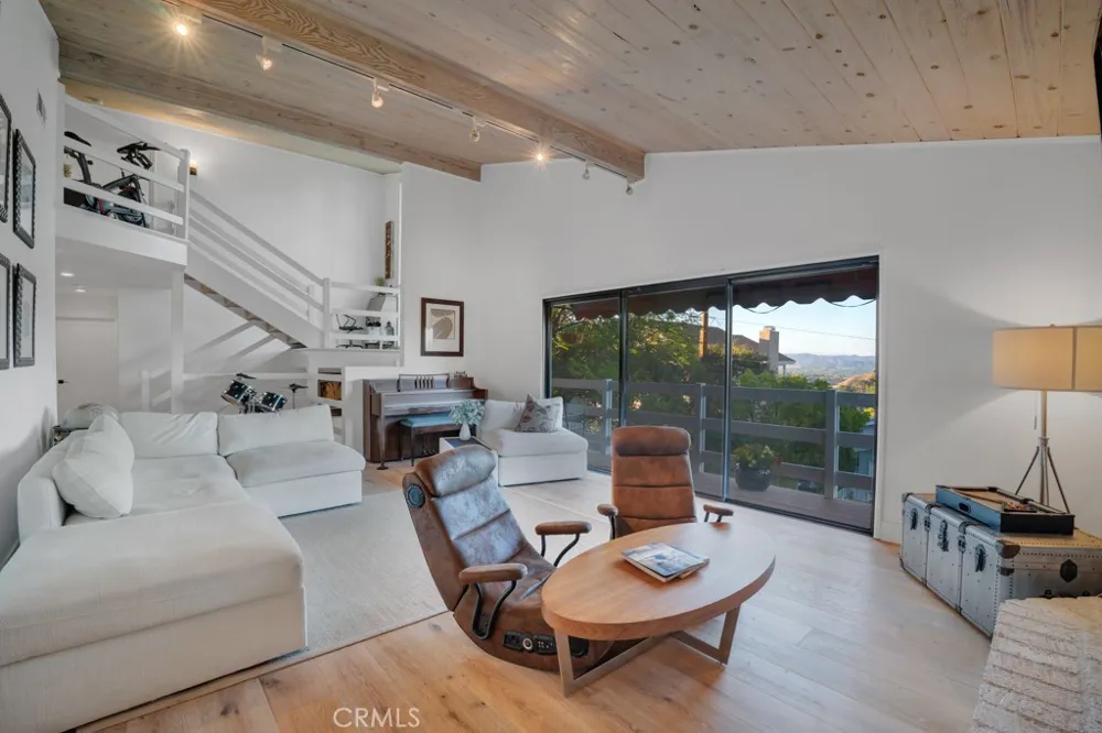 23680 Summit Calabasas, CA 91302