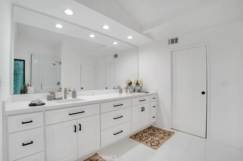 23680 Summit Calabasas, CA 91302