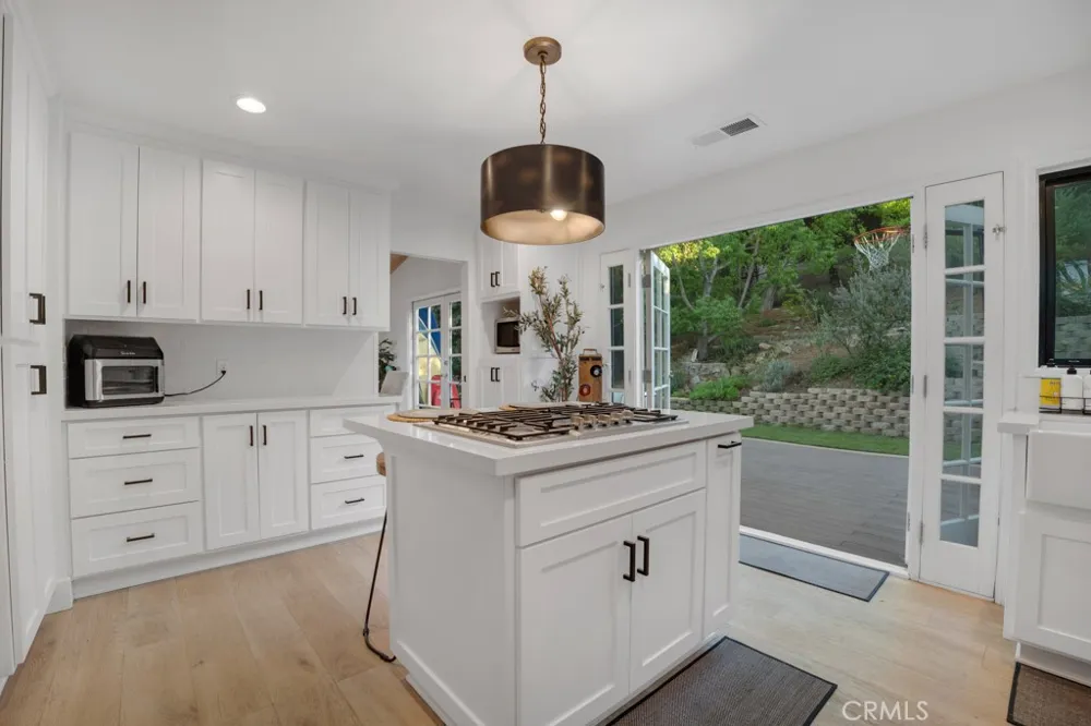 23680 Summit Calabasas, CA 91302