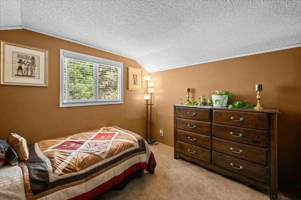 819 Holmes Lane Sugarloaf, CA 92386