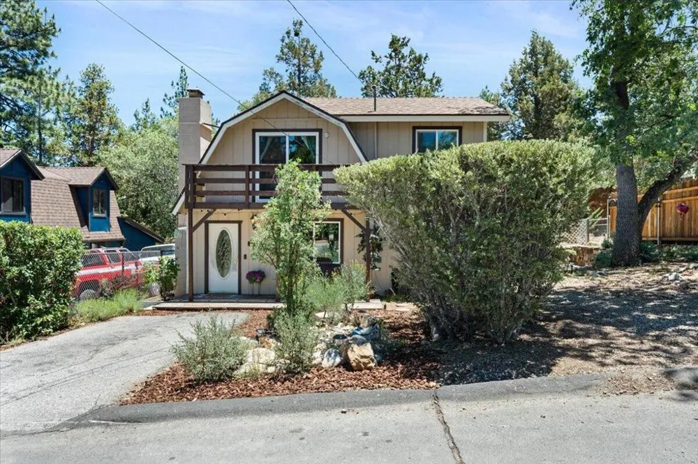 819 Holmes Lane Sugarloaf, CA 92386