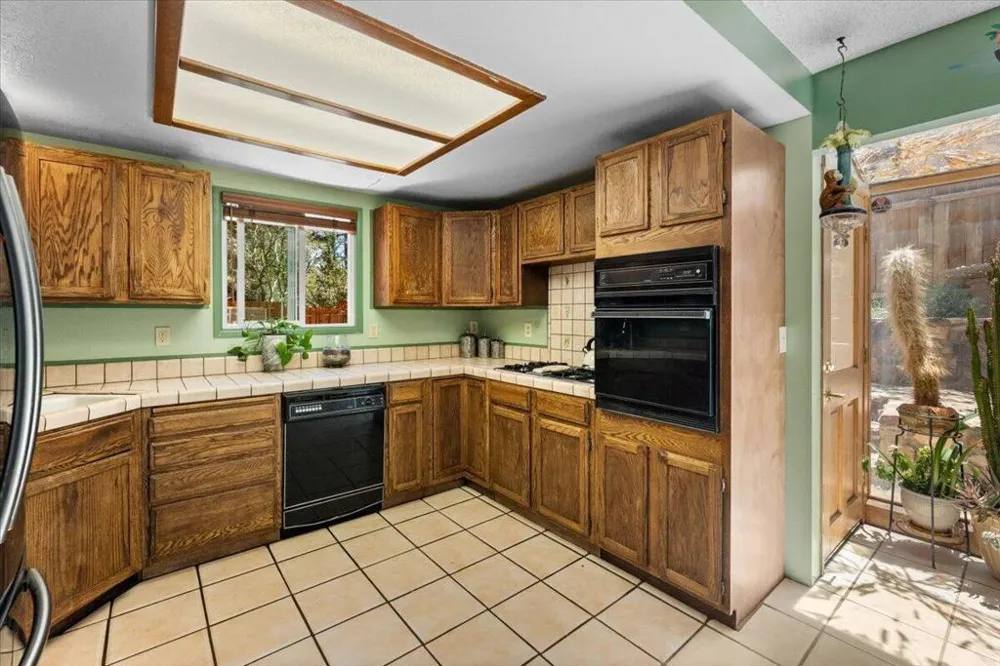 819 Holmes Lane Sugarloaf, CA 92386
