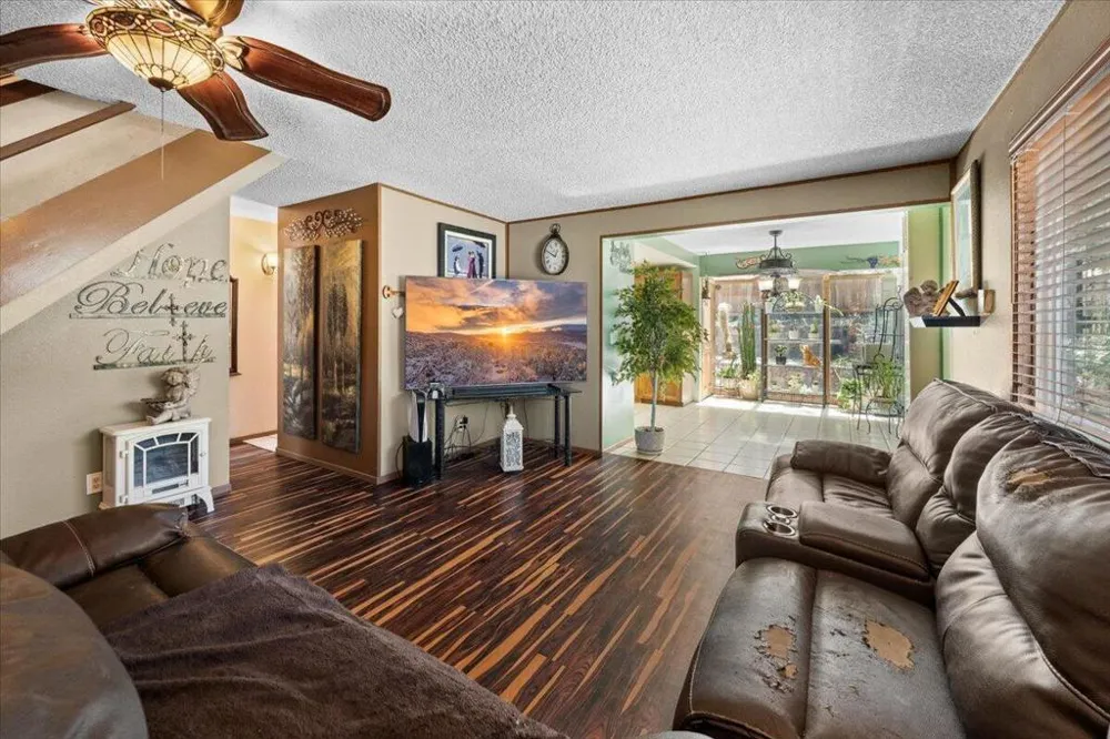 819 Holmes Lane Sugarloaf, CA 92386