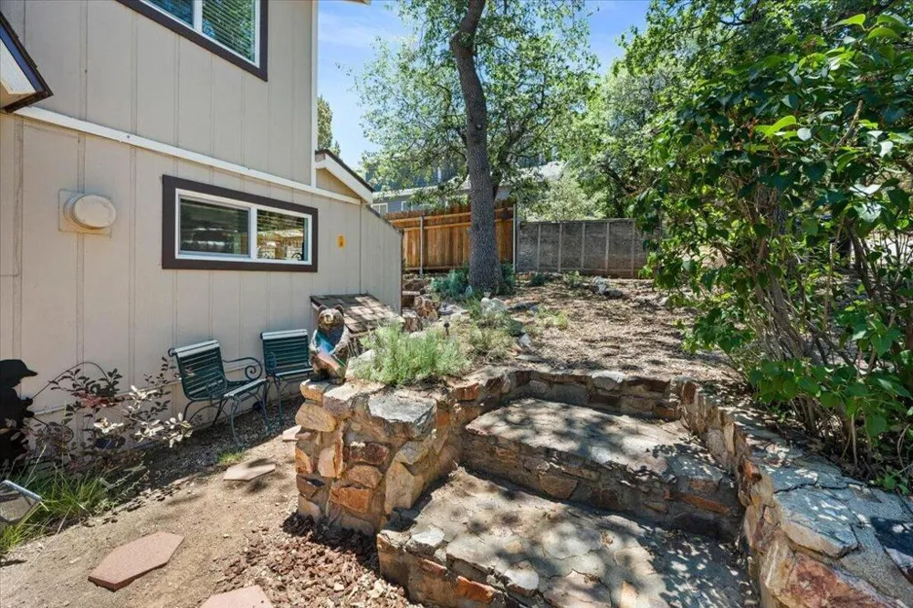 819 Holmes Lane Sugarloaf, CA 92386