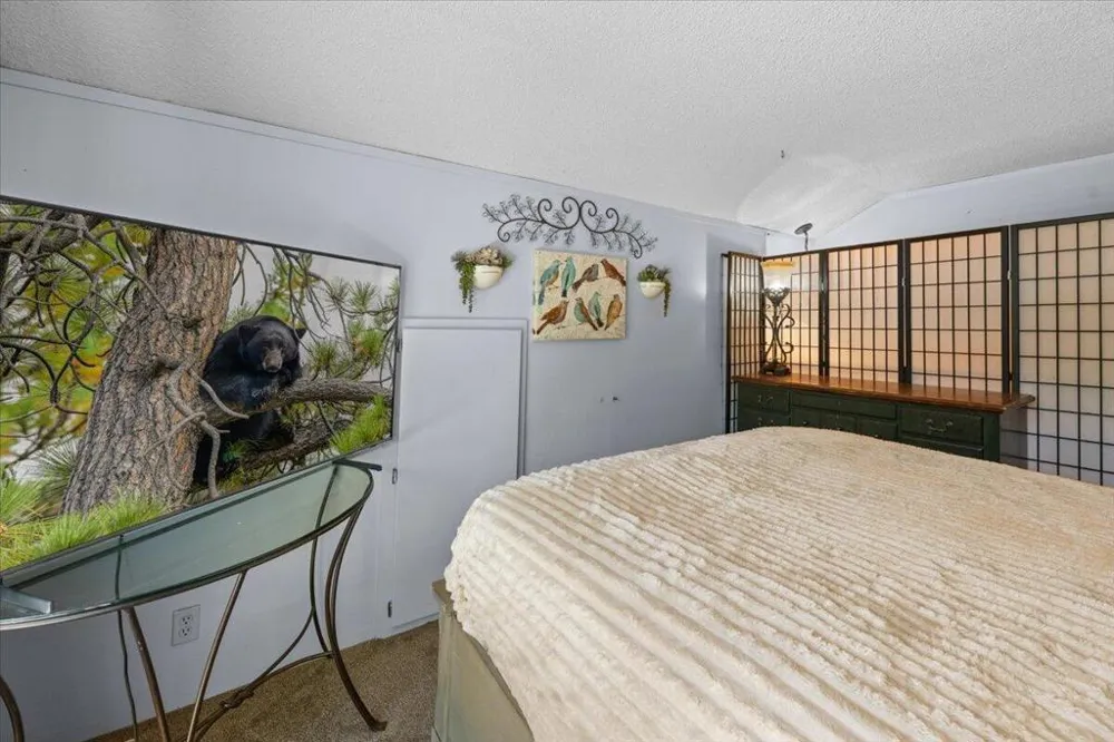819 Holmes Lane Sugarloaf, CA 92386