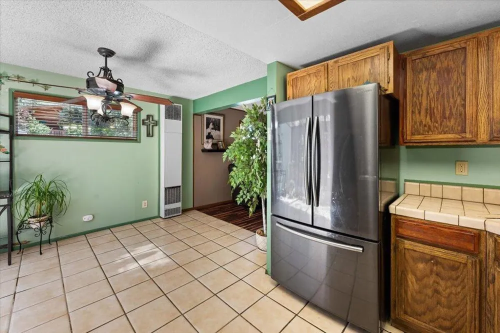 819 Holmes Lane Sugarloaf, CA 92386