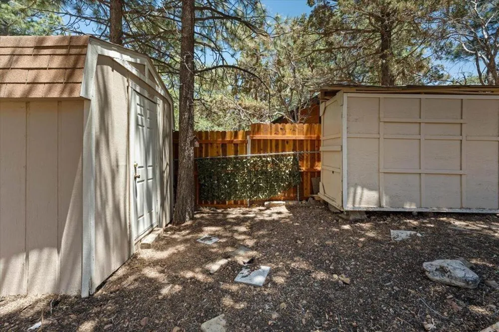 819 Holmes Lane Sugarloaf, CA 92386