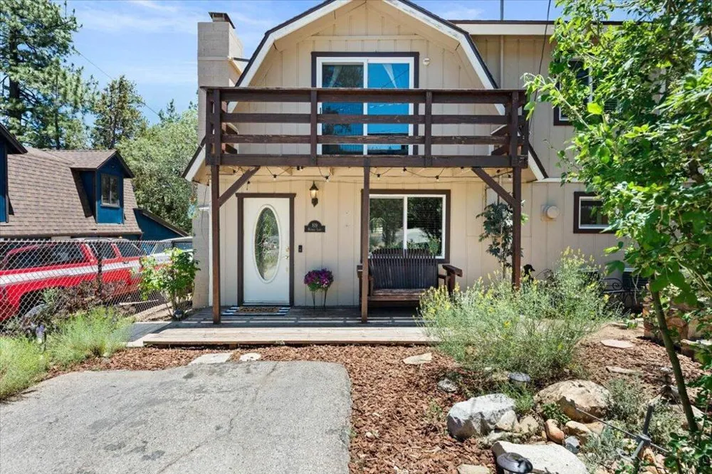 819 Holmes Lane Sugarloaf, CA 92386