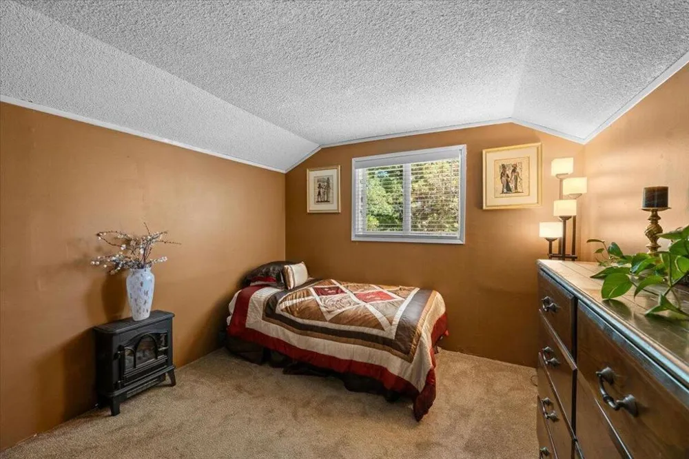 819 Holmes Lane Sugarloaf, CA 92386