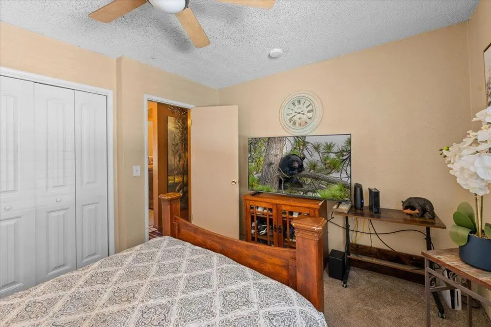 819 Holmes Lane Sugarloaf, CA 92386