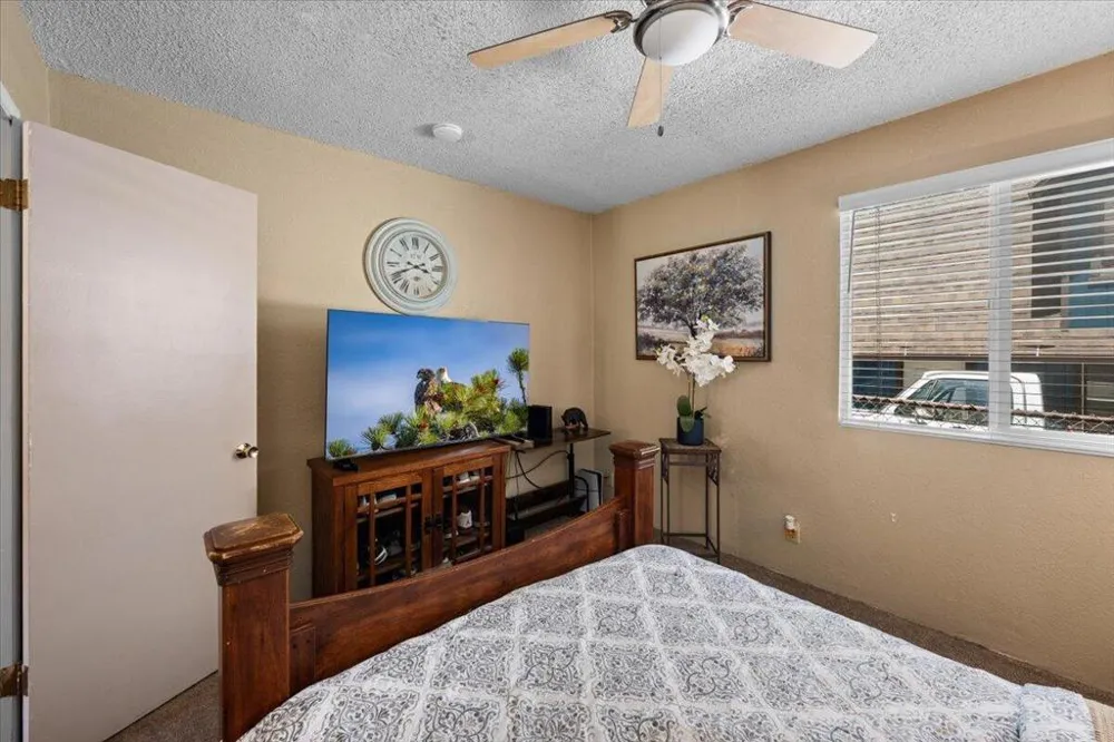 819 Holmes Lane Sugarloaf, CA 92386