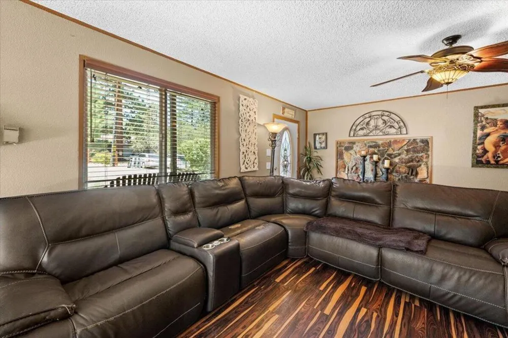 819 Holmes Lane Sugarloaf, CA 92386