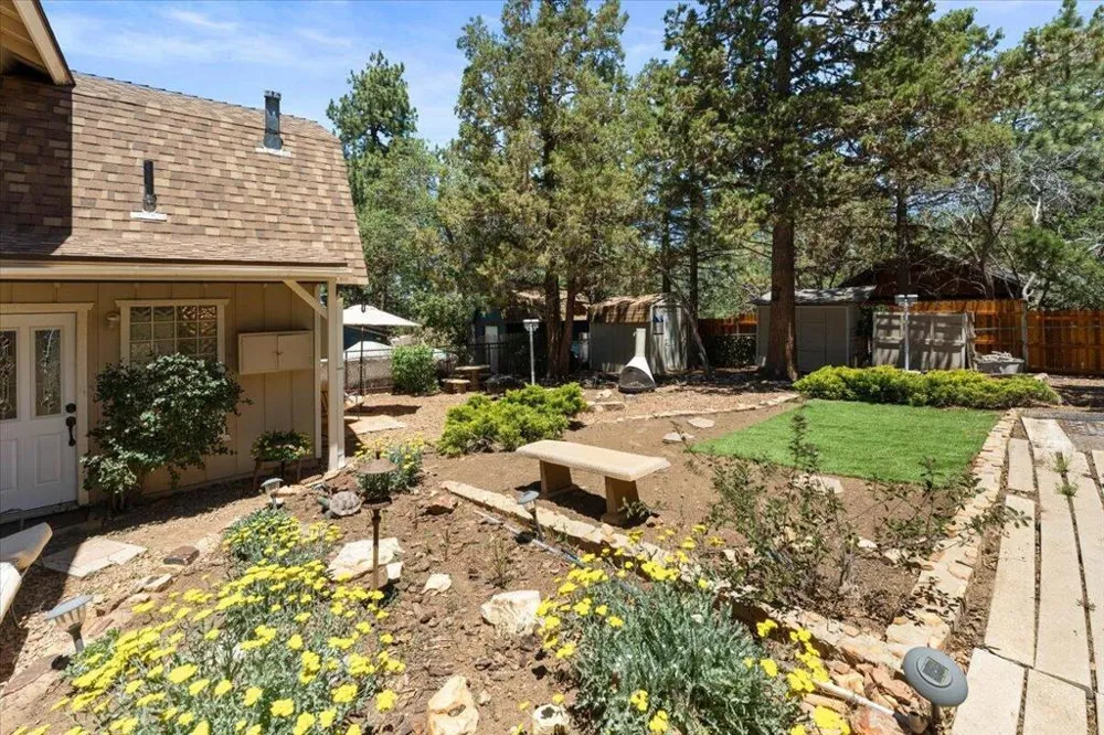 819 Holmes Lane Sugarloaf, CA 92386