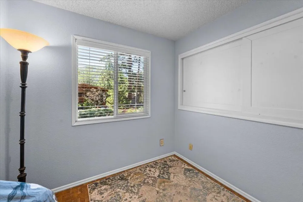 819 Holmes Lane Sugarloaf, CA 92386