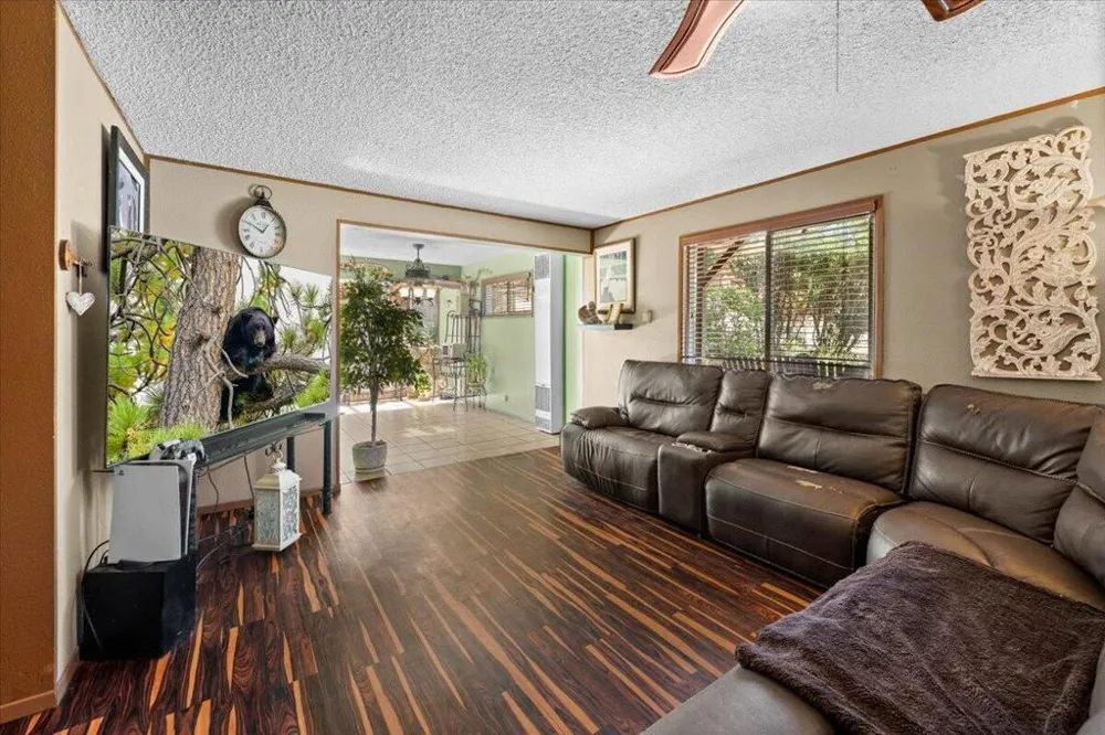 819 Holmes Lane Sugarloaf, CA 92386